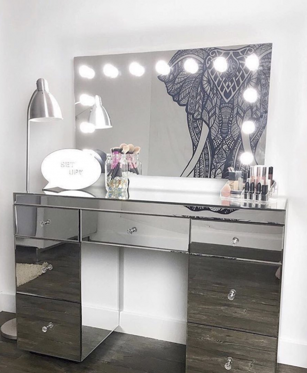 Creating the Ultimate Dressing Room with Hollywood Mirrors ...